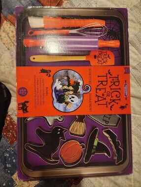 Handstand Kitchen Trick Or Treat Deluxe Cookie Decorating Set